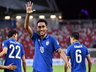 Siêu sao Thái Lan san bằng kỷ lục AFF Cup, được đưa lên mây sau trận thắng Myanmar