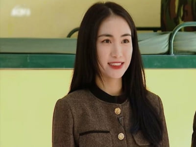 Hòa Minzy bị phê bình vì một câu nói bất cẩn trên sóng truyền hình