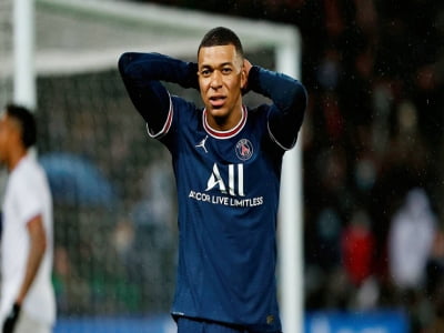 Mbappe nhập viện vì đồng đội vào bóng ác, PSG lo sốt vó trước trận tái đấu Real