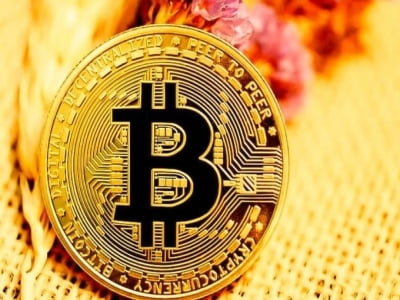 Bitcoin tuột mốc 70.000 USD