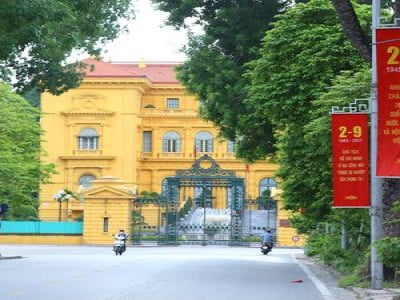 Hà Nội trang hoàng chào mừng 76 năm Cách mạng tháng Tám và Quốc khánh