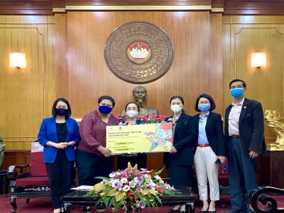 Đêm nhạc “Kiên Cường Việt Nam” quyên góp hơn 1,3 tỷ đồng chống Covid-19