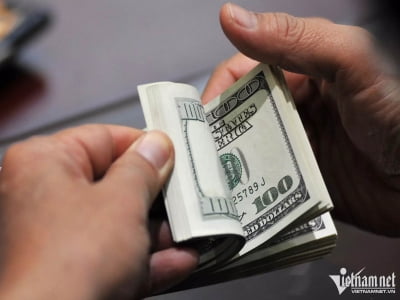 Bản tin tài chính sáng 30/5: USD 'thắng thế', giá vàng và dầu cùng giảm