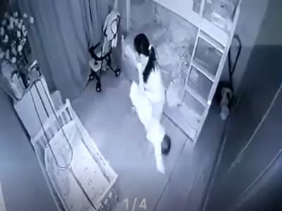 Lạnh người với lý do người giúp việc “cầm chân dốc ngược” bé gái 1 tuổi ở Nghệ An