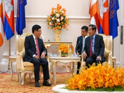 Phó Thủ tướng Phạm Bình Minh chào xã giao Thủ tướng Campuchia