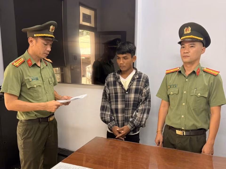 Gia Lai: Bắt giam thanh niên đặt làm giấy phép lái xe giả qua Facebook để thu lợi