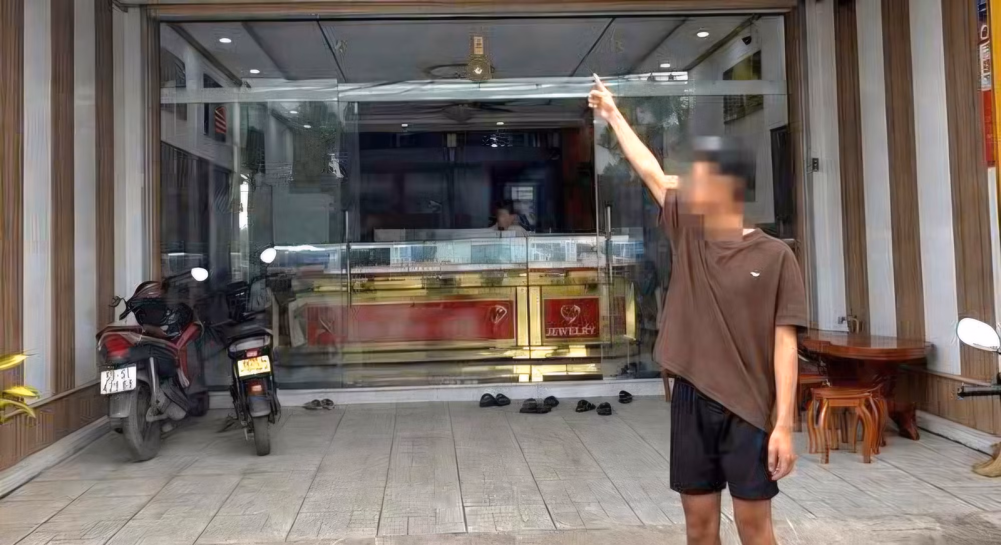 Nam sinh viên vờ mua vàng rồi cướp giật