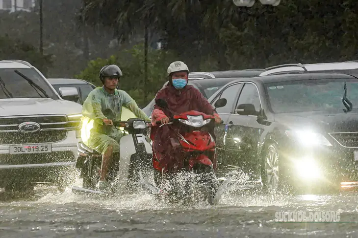 Đợt mưa lớn diện rộng ở Bắc Bộ và Trung Bộ kéo dài bao lâu?