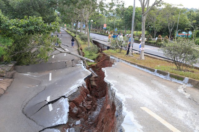 Hé lộ nguyên nhân sạt lở đất nghiêm trọng ở Đắk Nông