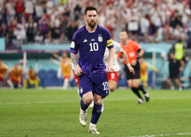 Đá hỏng phạt đền, Messi lập nên nhiều kỷ lục