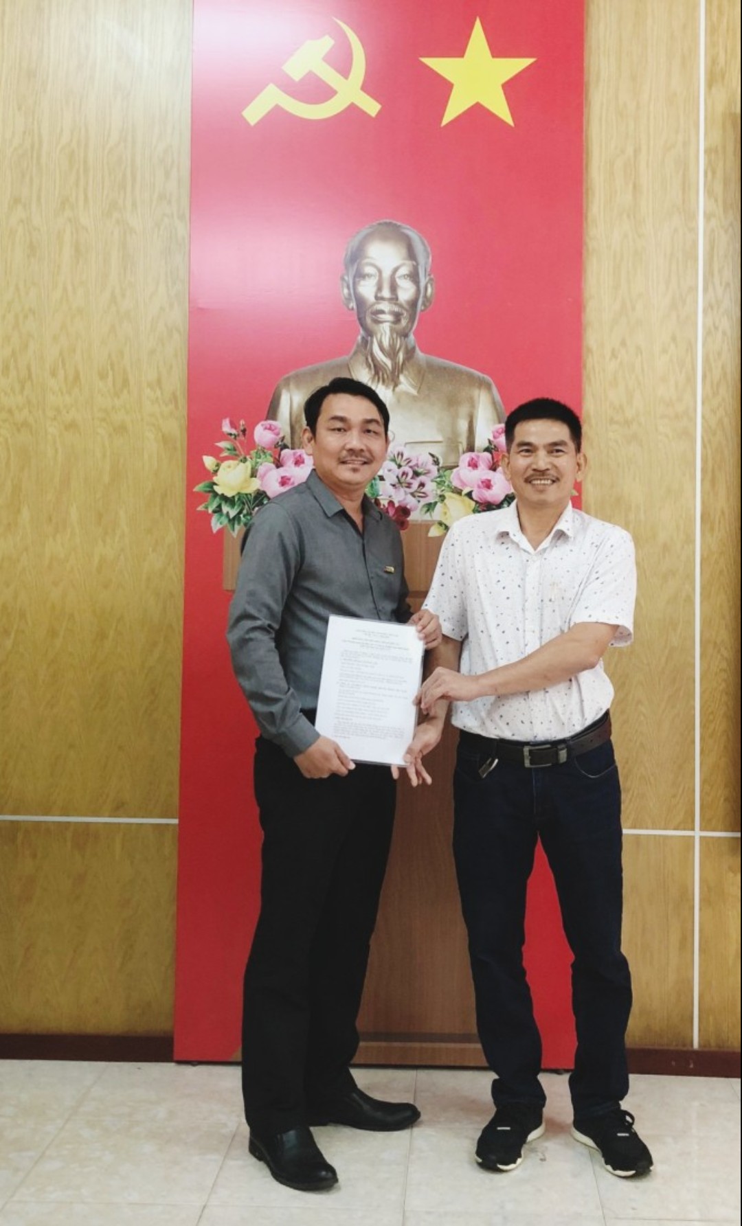 Thầy Võ Ngọc Trịnh – Hiệu trưởng Nhà trường phát biểu trong buổi Lễ tốt nghiệp.