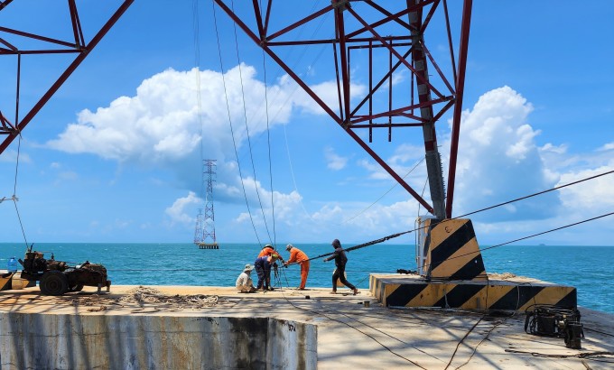 Vận hành đường dây 220 kV vượt biển dài nhất Đông Nam Á