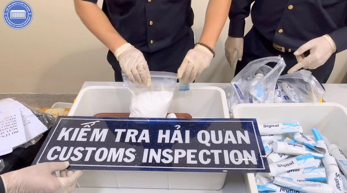 4 tiếp viên Vietnam Airlines mang 11,48 kg ma túy