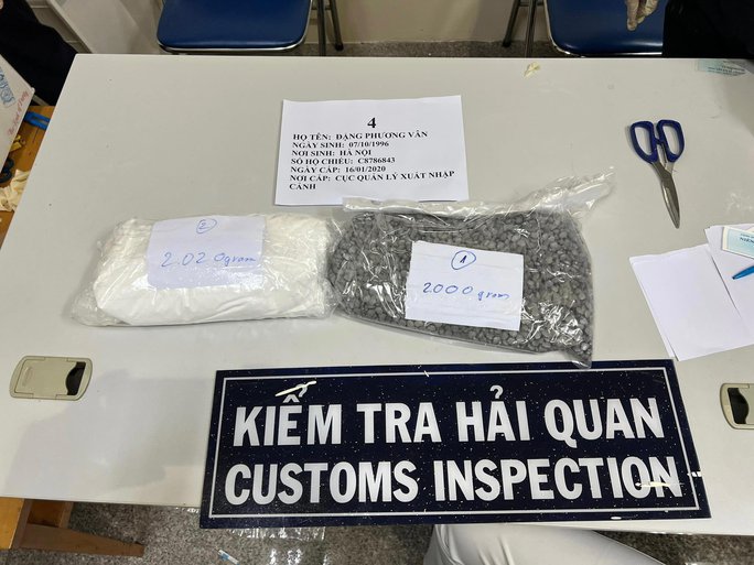 4 tiếp viên Vietnam Airlines mang 11,48 kg ma túy
