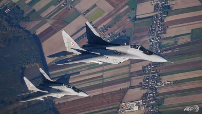 Ba Lan là nước NATO đầu tiên gửi máy bay chiến đấu tới Ukraine