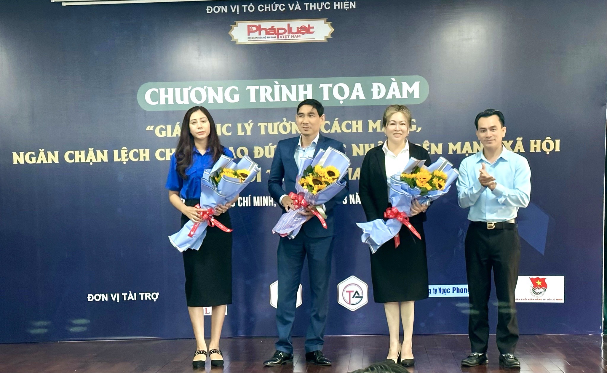 các nhà tài trợ