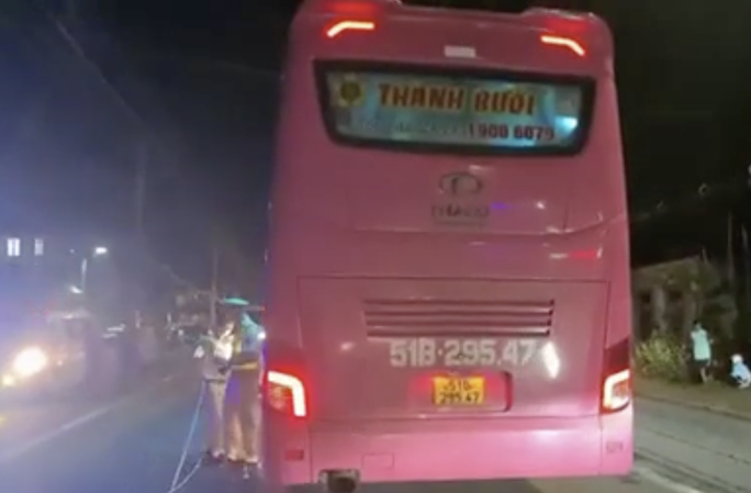 Đồng Nai: Xe máy đấu đầu ôtô khách, 2 anh em ruột chết tại chỗ
