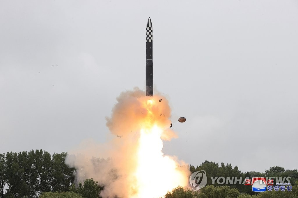 Triều Tiên xác nhận thử tên lửa ICBM mới, gửi cảnh báo tới Mỹ