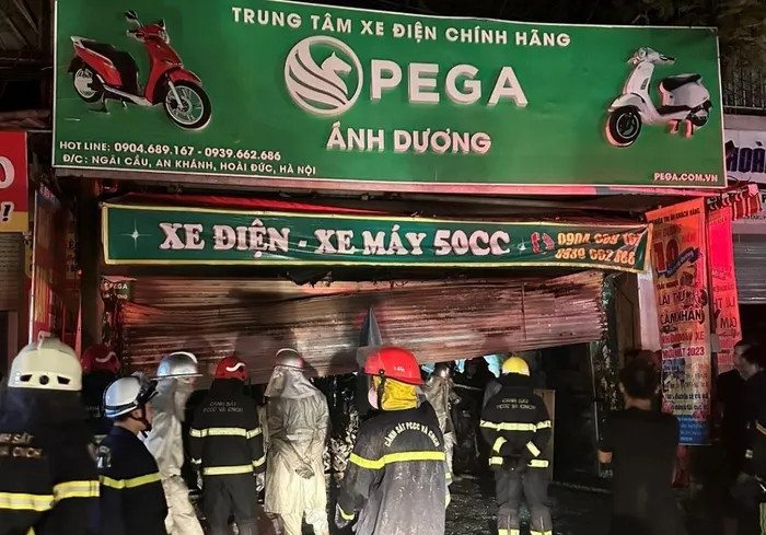 Cháy cửa hàng kinh doanh xe máy khiến 3 người trong 1 gia đình tử vong ở Hà Nội