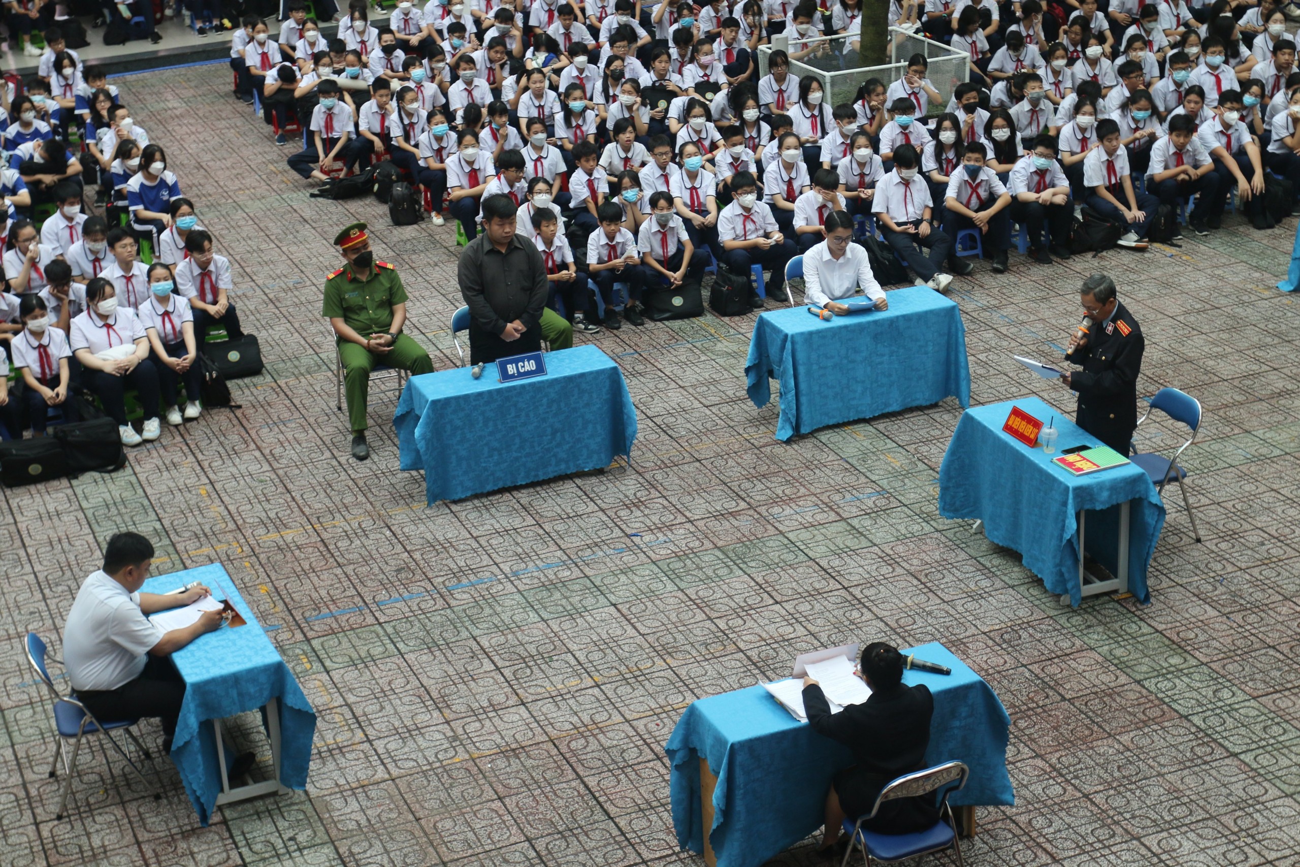 Công an quận tổ chức tuyên truyền về an toàn giao thông và phòng chống bạo lực học đường tại trường THCS-THPT Lê Thánh Tông