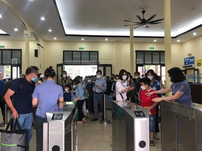 Đường sắt 'cháy' vé chặng 'vàng', hàng không sức mua không như kỳ vọng
