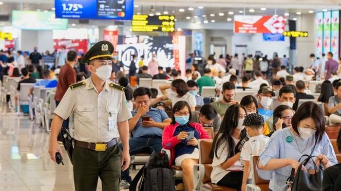 Đường sắt 'cháy' vé chặng 'vàng', hàng không sức mua không như kỳ vọng
