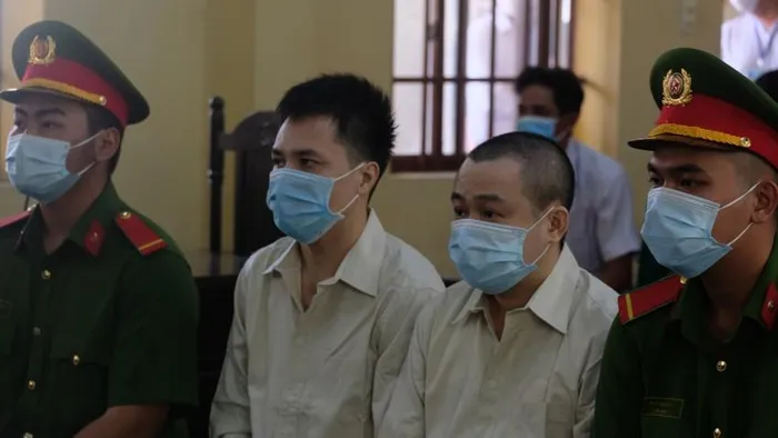 Hôm nay, diễn viên hài Hữu Tín và DJ Nguyễn Hoàng Phi hầu tòa