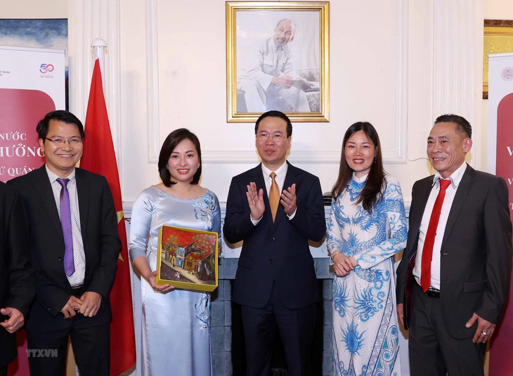 Chủ tịch nước Võ Văn Thưởng thăm cộng đồng người Việt tại Anh