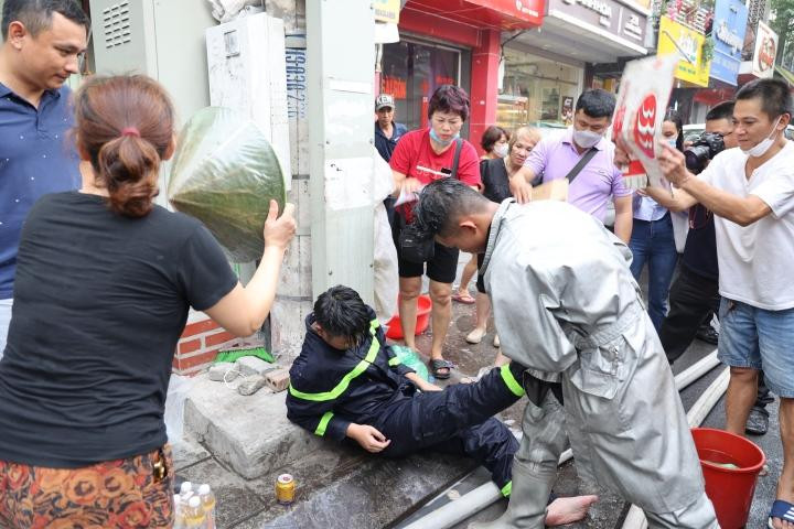 Cháy nhà, 3 người chết ở Hà Nội: Hàng xóm đập cửa tri hô nhưng không thấy ai lên tiếng
