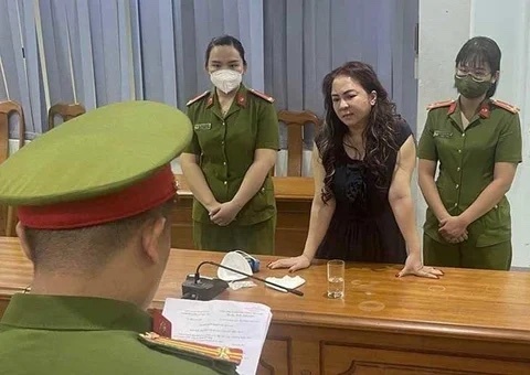 Con trai bà Nguyễn Phương Hằng có được quyền tố giác ca sĩ Vy Oanh?