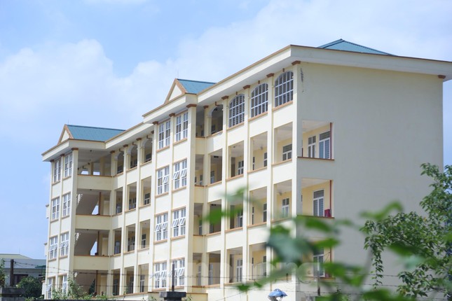 https://tienphong.vn/du-an-truong-hoc-hon-66-ty-dong-dap-chieu-suot-11-nam-o-nghe-an-post1480724.tpo