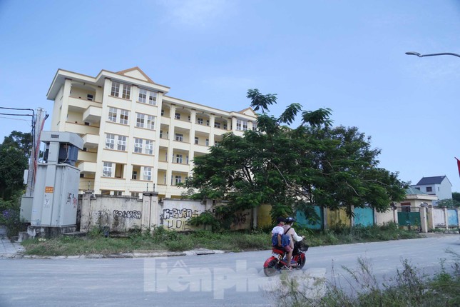 https://tienphong.vn/du-an-truong-hoc-hon-66-ty-dong-dap-chieu-suot-11-nam-o-nghe-an-post1480724.tpo