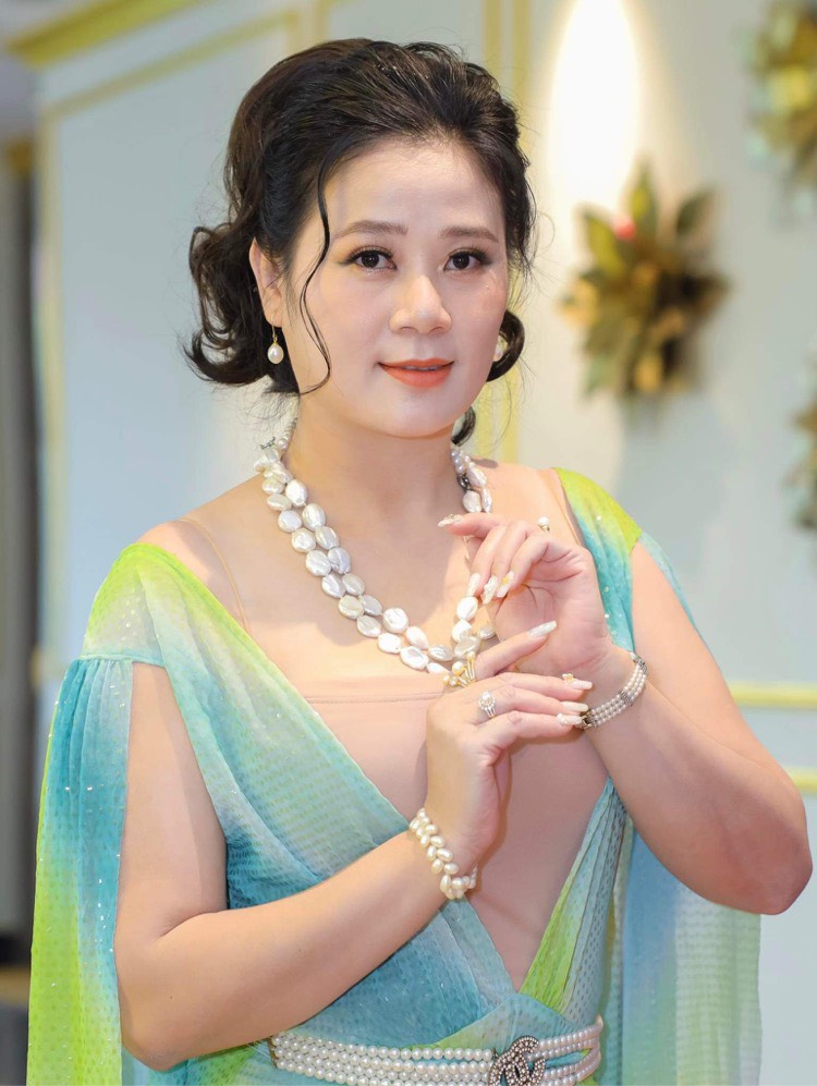 Khán giả ấn tượng với ca sĩ Trinh Tuyết Hương trong nhiều diễn viên