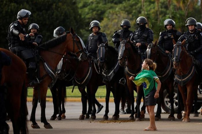 Bạo loạn Brazil: 1.500 người biểu tình bị bắt, cựu tổng thống Bolsonaro nhập viện tại Mỹ